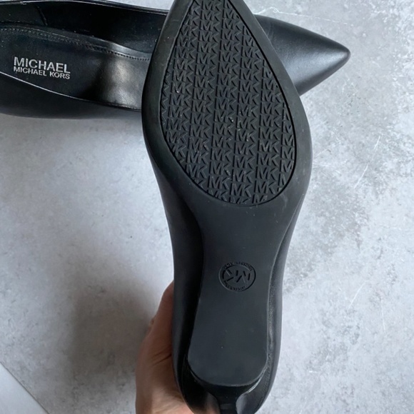 Black Michael Kors Pointed Leather Heels “Dorothy Flex Pumps” - Picture 3 of 5